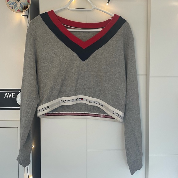 M Cropped Tommy Hilfiger Sweater - Picture 1 of 1
